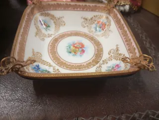 Piatto decorativo in porcellana