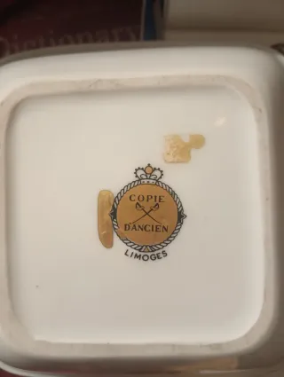 Piatto decorativo in porcellana