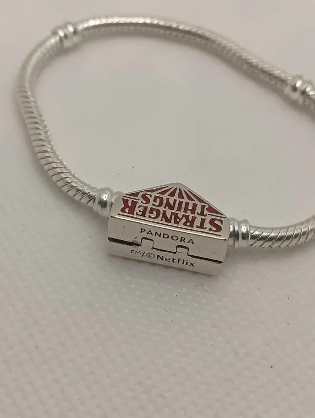 Pulsera Stranger Things Plata