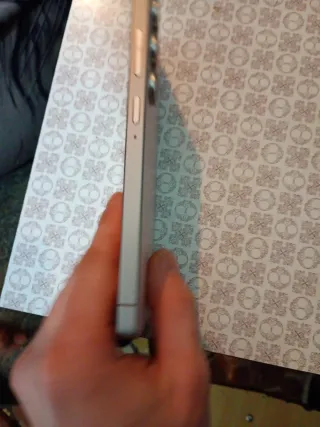 Móvil rosa con cámaras