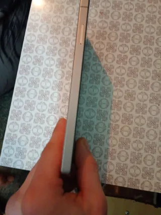 Móvil rosa con cámaras