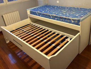 Cama nido blanca con balda a juego