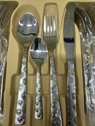 Posate di 72 pezzi nuovo confezionato valigetta