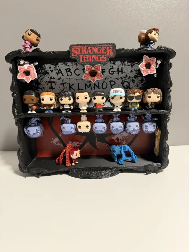 Expositor Stranger Things Kinder Joy