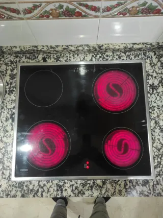 Horno y placa vitrocerámica Zanussi