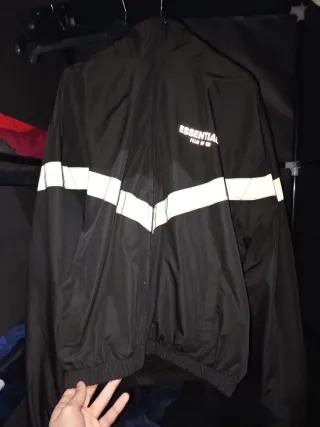 Cortavientos Essentials Negro y Blanco