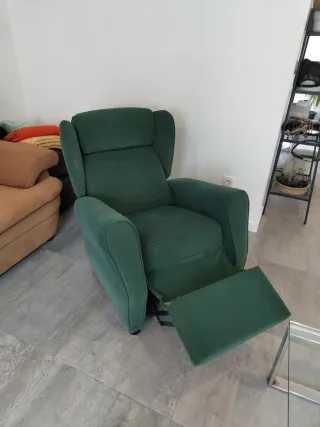 Sillón orejero verde tela