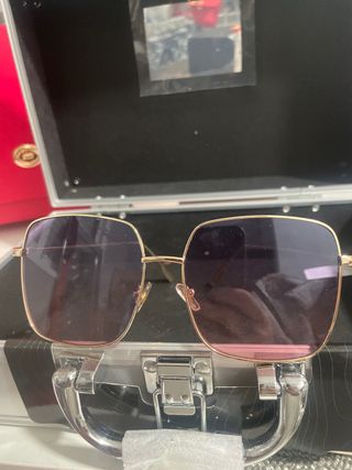 Gafas de sol cuadradas doradas y rosas