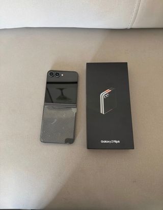 Samsung Galaxy Z Flip 6 Crafted Black Edition