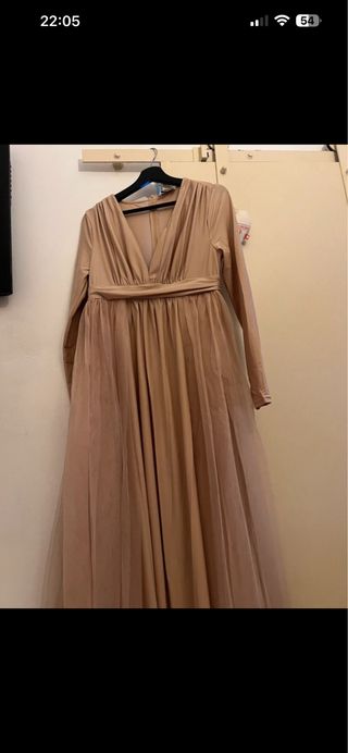 Vestido largo beige para novia o sesión