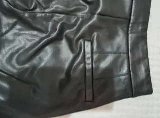 Pantaloni a zampa neri in ecopelle