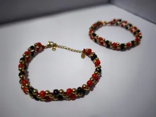 Pulsera de perlas y cuentas de colores