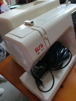 Máquina de coser Alfa 654