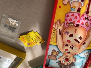 Lote 2 juegos de mesa: Camelot Jr y Operación