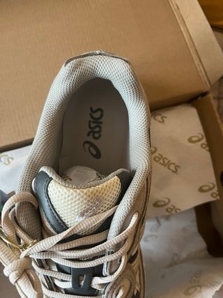 Asics Beige/Gris Zapatillas Deportivas