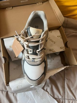 Asics Beige/Gris Zapatillas Deportivas