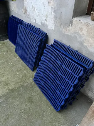 Diferentes modelos de suelos de rejilla o slats