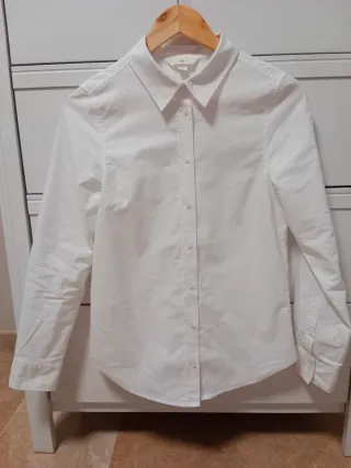 Camisa blanca de vestir. H&M, talla XS