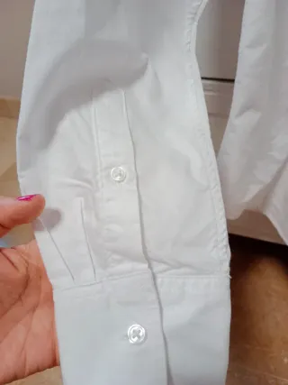 Camisa blanca de vestir. H&M, talla XS