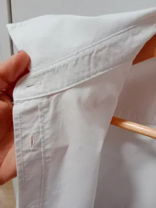 Camisa blanca de vestir. H&M, talla XS