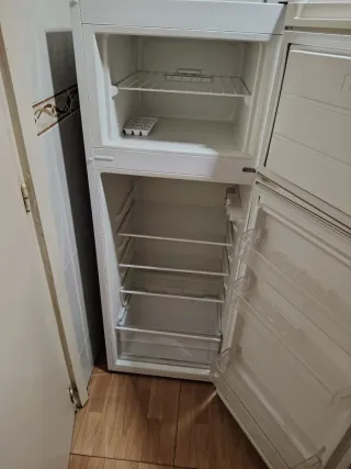 Nevera blanca con congelador