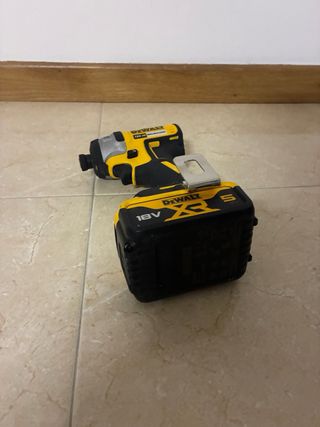 Atornillador de Impacto DeWalt DCF887