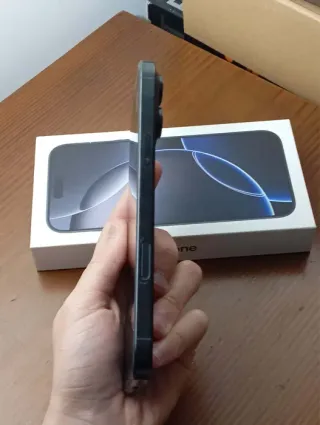 iPhone 16 Pro Max 256GB Preto Titânio