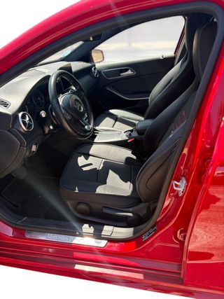 Mercedes-Benz A 180 con acabado AMG Line, gasolina