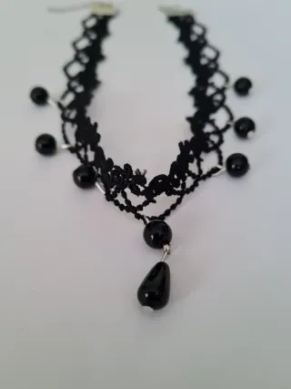 Collana girocollo pizzo nero con perle