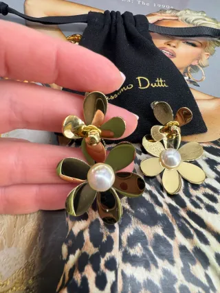 Pendientes flor perla Massimo Dutti dorados