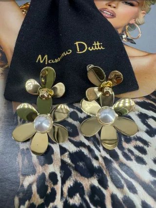 Pendientes flor perla Massimo Dutti dorados