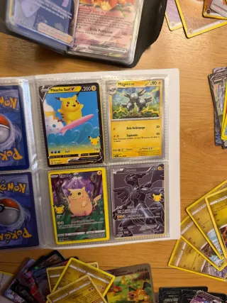 245 Cartas Pokémon Variadas.
