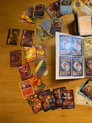 245 Cartas Pokémon Variadas.