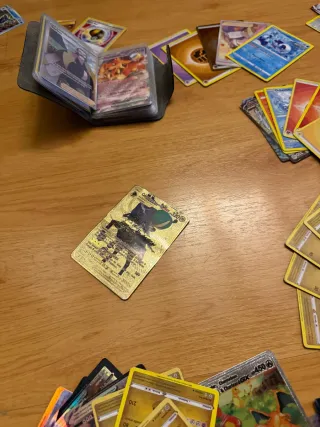 245 Cartas Pokémon Variadas.