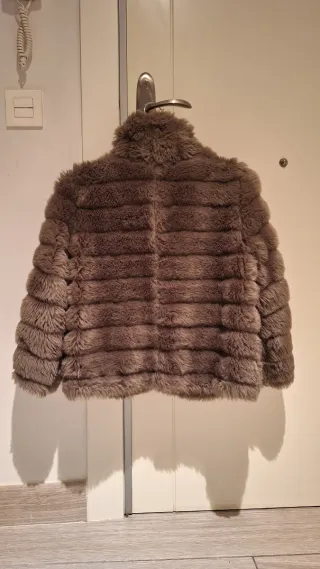 Abrigo pelo gris oscuro