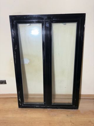 Ventana aluminio marrón