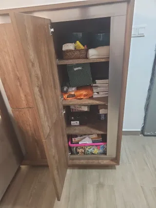 Mueble de madera y metal