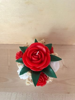 Vaso con candele a forma di rosa