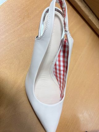 Zapatos de tacón beige slingback