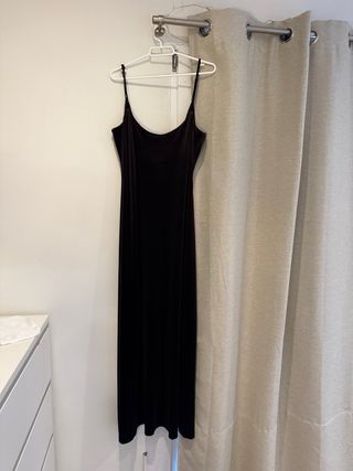 Vestido invitada Zara terciopelo marrón