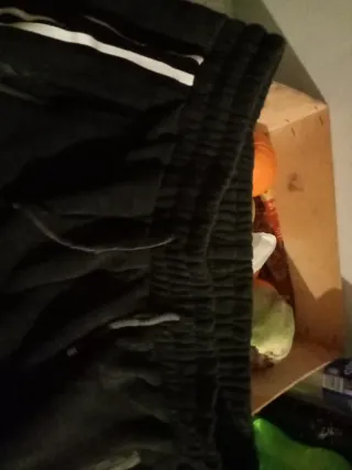 Pantalón chándal negro con rayas