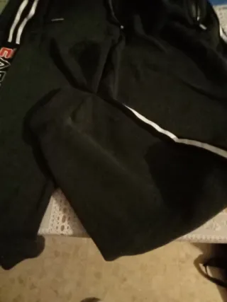 Pantalón chándal negro con rayas