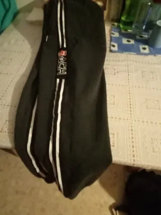 Pantalón chándal negro con rayas