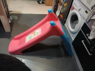 Tobogán infantil rosa