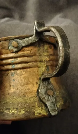 Antica brocca in rame