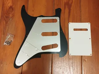 Golpeador Stratocaster SSS Negro