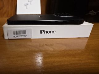 iPhone 16 Pro 128GB + AirPods Pro 2