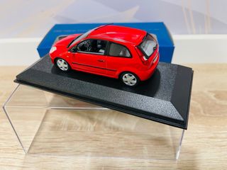 Ford Fiesta 1/43 Minichamps Rojo