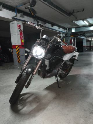 Super Soco Moto Scooter Eléctrica ( 125cc )