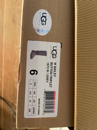 Botas UGG grises con botones